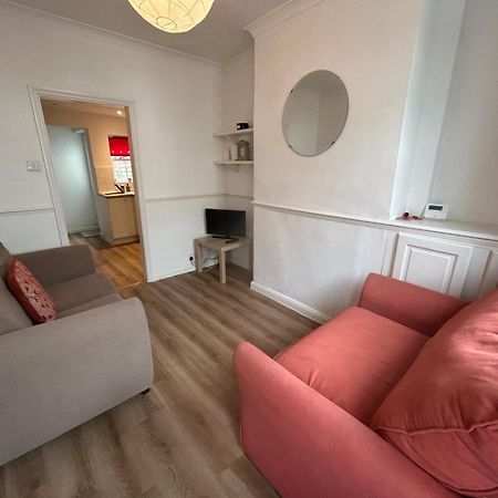 Central Cheltenham House - Sleeps 4/Pet Friendly Eksteriør bilde